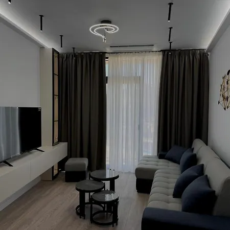Apartment E's Lakeview *